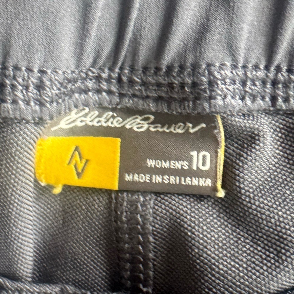 Eddie Bauer Womens Cargo Capris Pants Size 10 Gray Elastic Waist Pockets - Picture 3 of 5